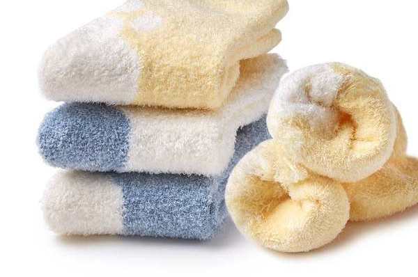 Ziemas mazuļu krāsainas zeķes pa 1 un 3 gabaliņiem komplektā