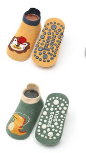 Baba zokni felirattal és applikációval