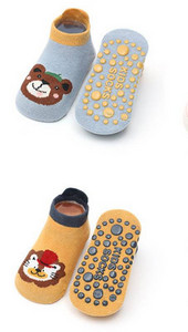 Baba zokni felirattal és applikációval