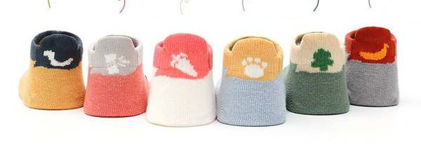 Baba zokni felirattal és applikációval