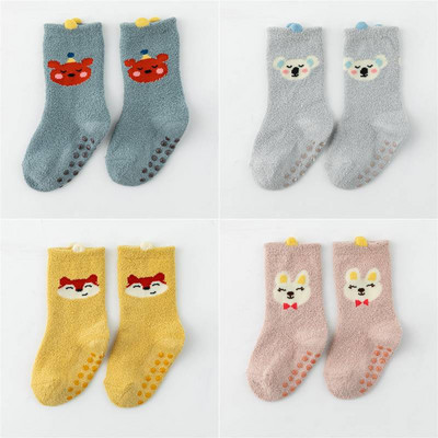 Téli baba zokni színes mintával