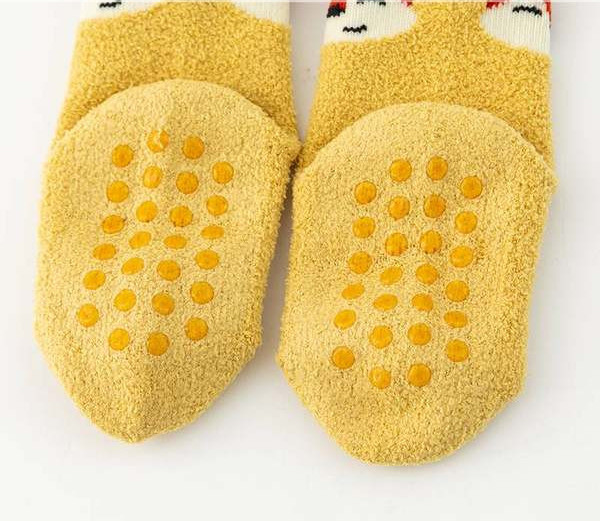 Téli baba zokni színes mintával