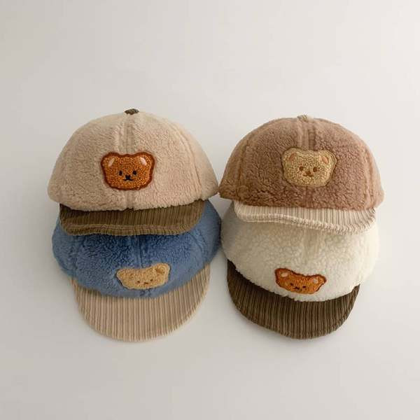 Flīsa mazuļa cepure ar aplikāciju un ausīm