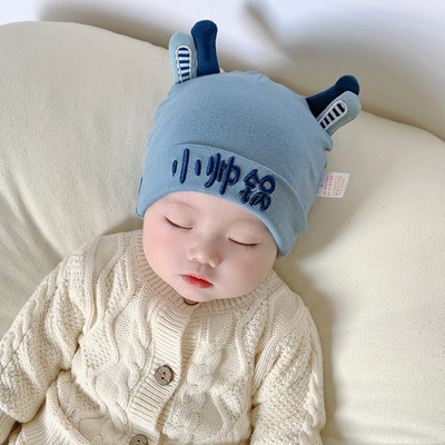 Baba sapka és előke készlet