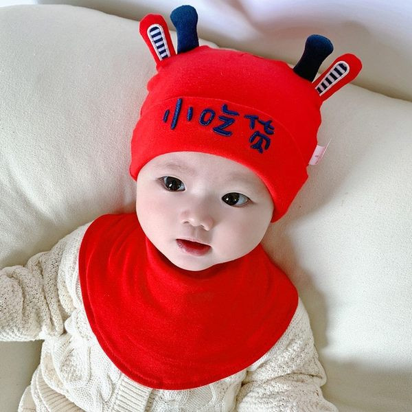 Baba sapka és előke készlet