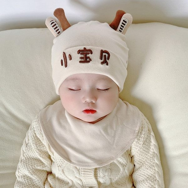 Baba sapka és előke készlet