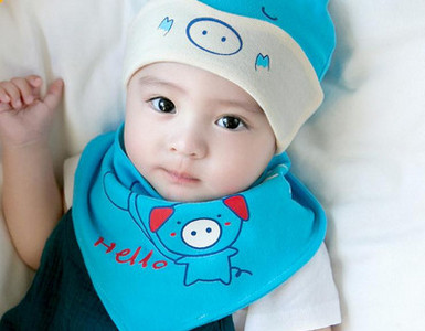 Baba sapka fülekkel és rátéttel