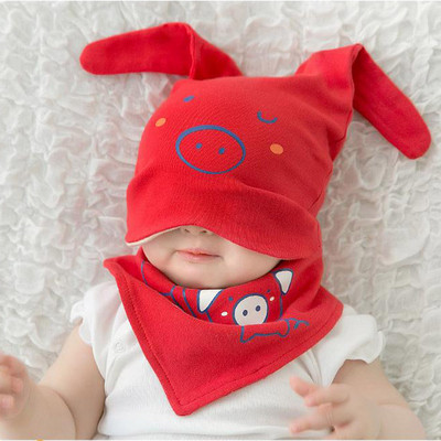 Бебешка шапка с уши и апликация