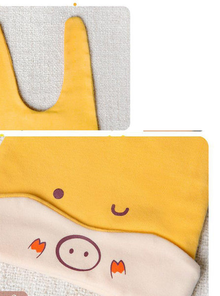 Baba sapka fülekkel és rátéttel