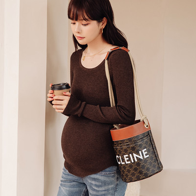 Női magas gallérú pulóver terhes nők számára