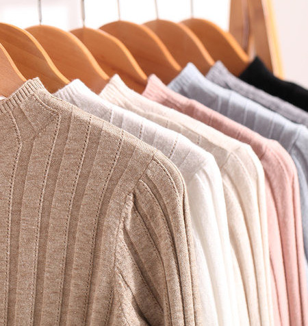 Női magas gallérú pulóver terhes nők számára