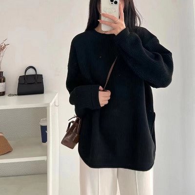 Moteriškas megztinis nėščiosioms su ovalia iškirpte