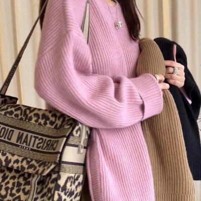 Moteriškas megztinis nėščiosioms su ovalia iškirpte