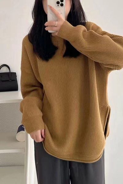 Moteriškas megztinis nėščiosioms su ovalia iškirpte