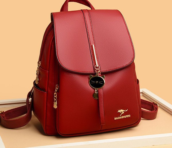 Sieviešu mugursoma no eko ādas - ar metāla elementu