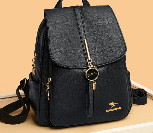 Sieviešu mugursoma no eko ādas - ar metāla elementu