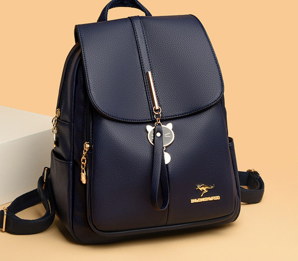 Sieviešu mugursoma no eko ādas - ar metāla elementu