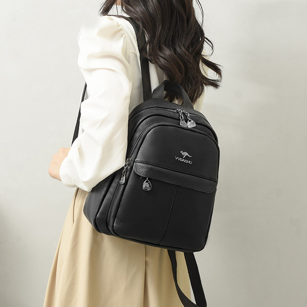 Sieviešu mugursoma ar metāla elementu trīs krāsās