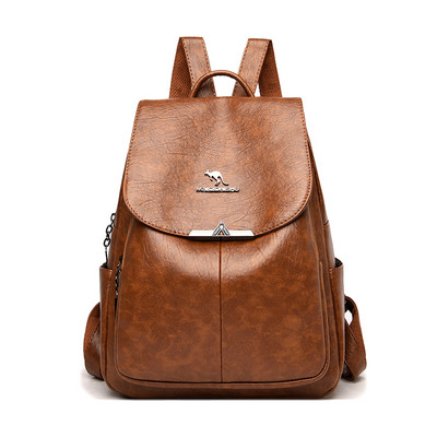 Női bőr hátizsák fém elemmel