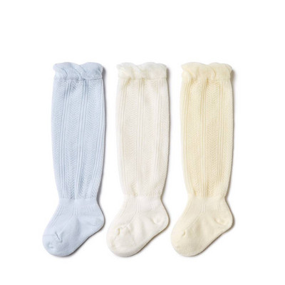 Térd feletti baba zokni mintával