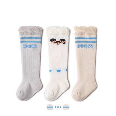 Térd feletti baba zokni mintával