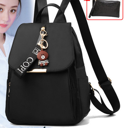 Sieviešu melna mugursoma ar metāla aizdari