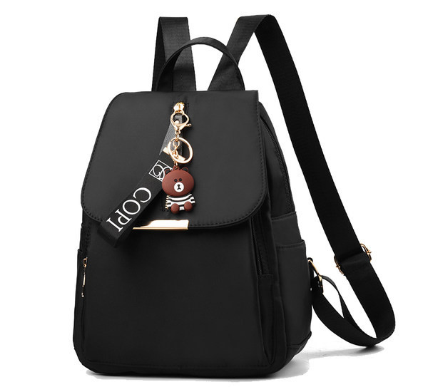 Sieviešu melna mugursoma ar metāla aizdari