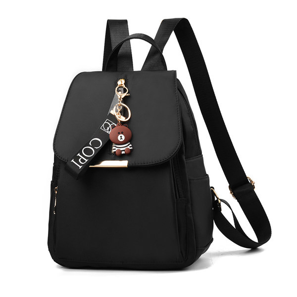 Sieviešu melna mugursoma ar metāla aizdari