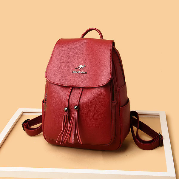 Ženski kožni ruksak s metalnim ukrasom