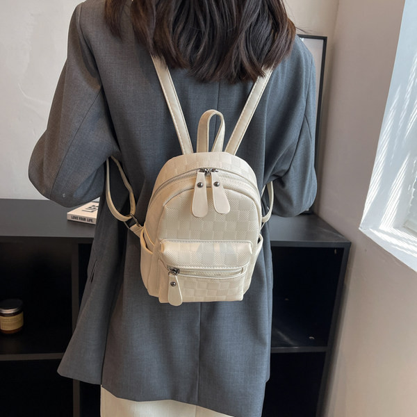 Stílusos női öko bőr hátizsák elülső zsebbel