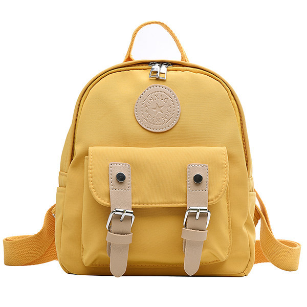 Neformāla maza mugursoma ar sprādzi un ārējo kabatu