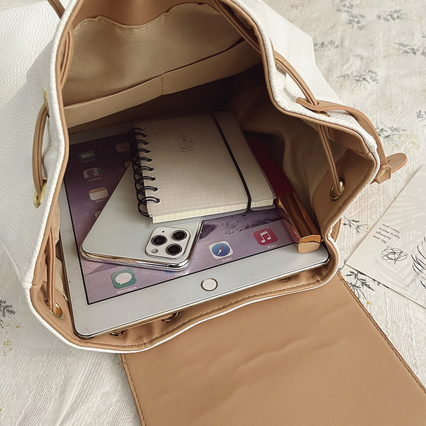 Új modell női hátizsák fém csattal és fűzővel