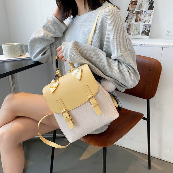 Γυναικείο σακίδιο πλάτης με κασκόλ