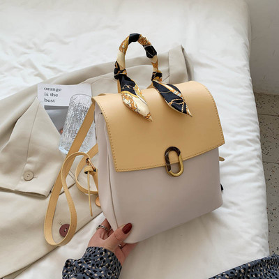 Női hátizsák kulcstartóval