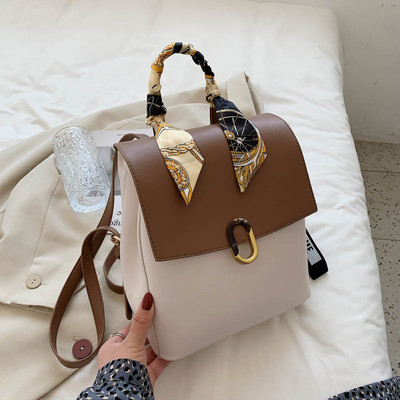 Női hátizsák kulcstartóval