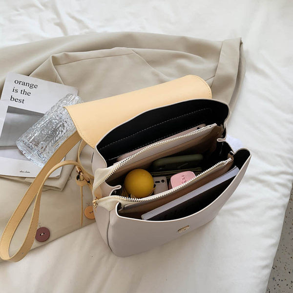 Női hátizsák kulcstartóval