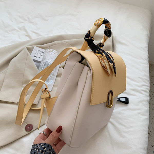 Női hátizsák kulcstartóval