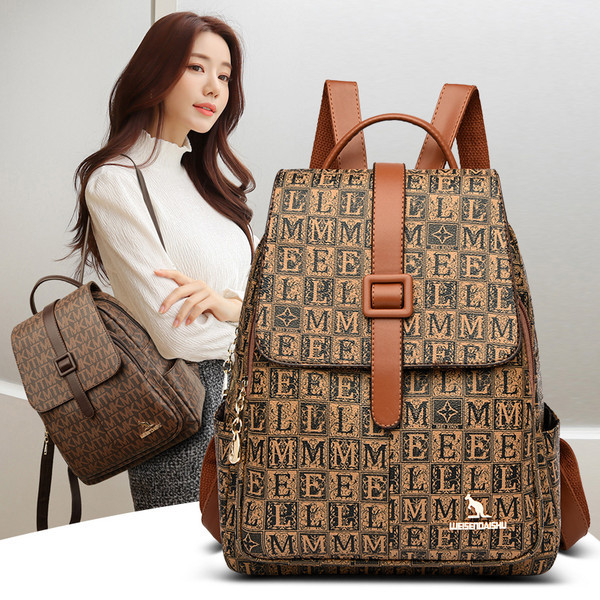 Női alkalmi eco bőr hátizsák csattal és felirattal