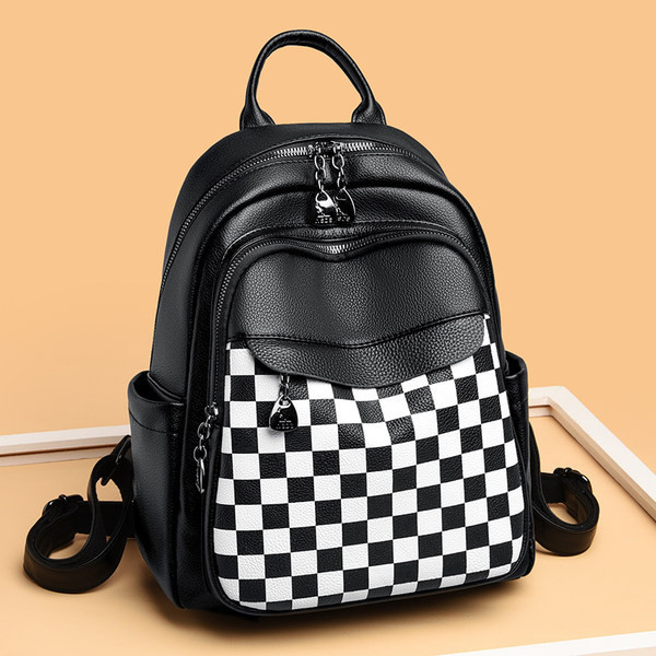 Öko bőrből készült női hátizsák két színben - külső zsebbel