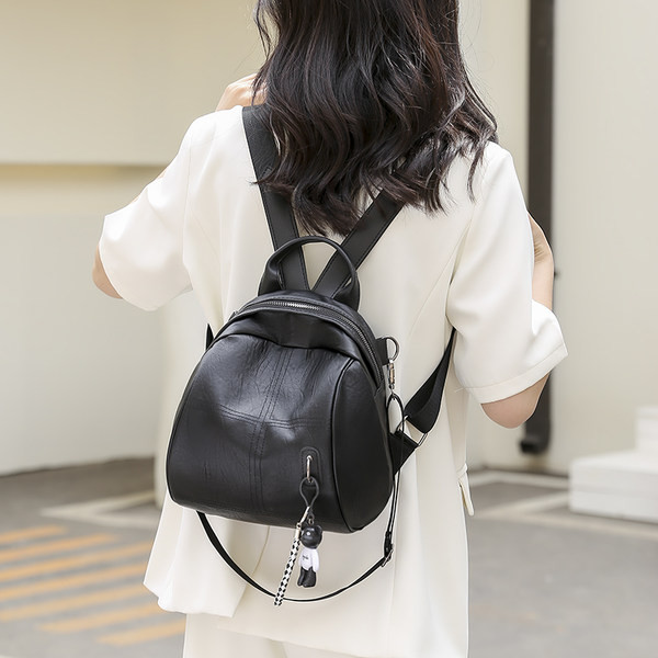 Moteriška kuprinė - su ilga rankena ir kišene