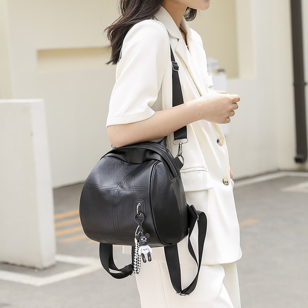 Moteriška kuprinė - su ilga rankena ir kišene