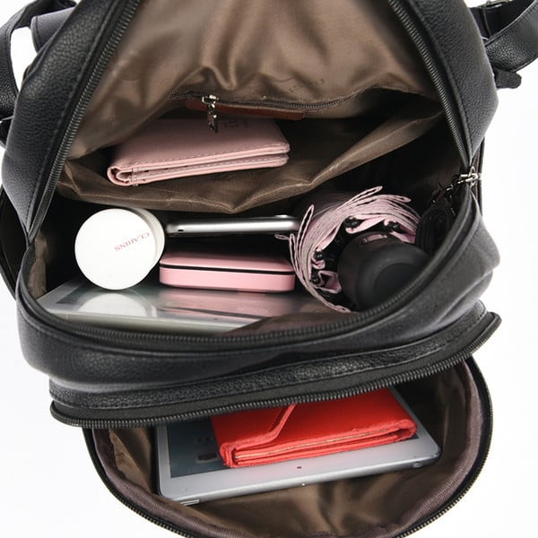 Μοντέρνο γυναικείο σακίδιο πλάτης μονόχρωμο από οικολογικό δέρμα με μεταλλικό στοιχείο