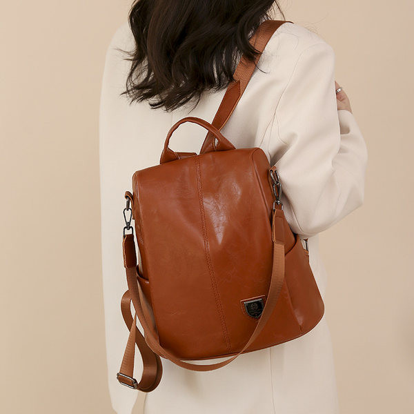 Eko ādas mugursoma ar metāla elementu