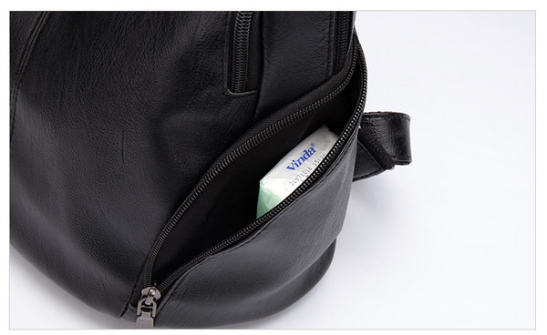 Sieviešu melna mugursoma ar rokturiem un rāvējslēdzēju