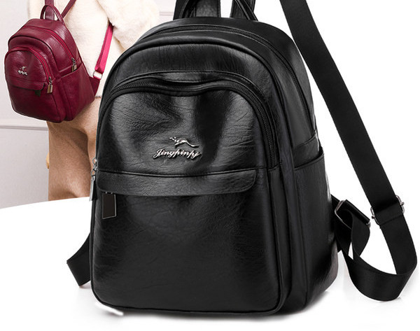 Stílusos női hátizsák műbőrből, fém elemmel