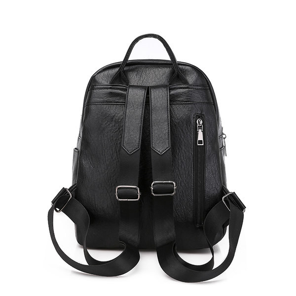 Stílusos női hátizsák műbőrből, fém elemmel