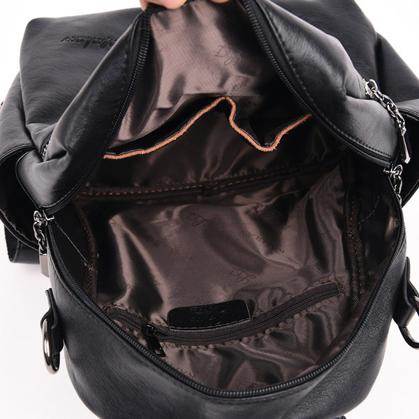 Női hátizsák fém díszítéssel