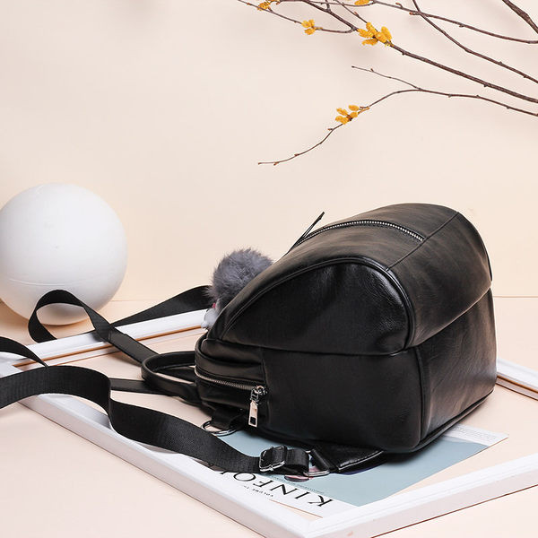 Divatos női öko bőr hátizsák kulcstartóval