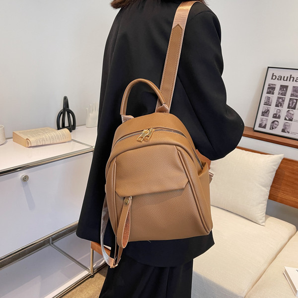 Ležerni ženski ruksak s patentnim zatvaračem