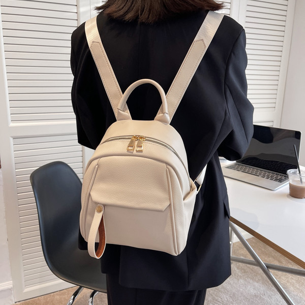 Ležerni ženski ruksak s patentnim zatvaračem